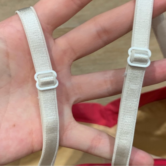 Lululemon V-Neck Adjustable Sports-Bra - Picture 6 of 7